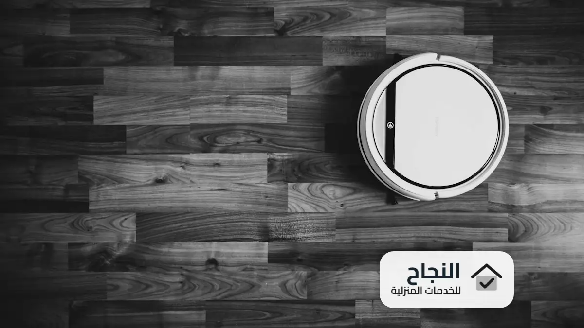 عاملان_ينظفون_المسجد